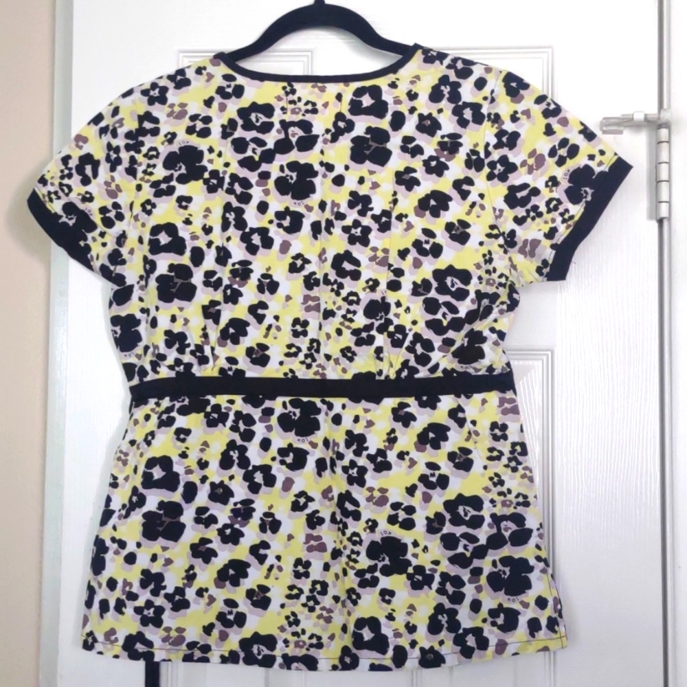 Koi scrub top - Picture 8 of 8